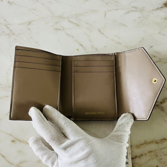 MICHAEL KORS Jet Set Truffle Logo Leather Medium Tri-Fold Card Wallet - Picture 5 of 8